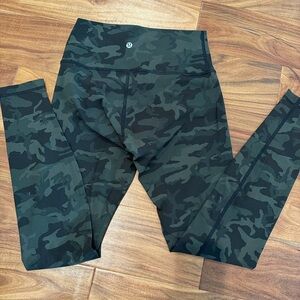 Lululemon camo green size 6 - 28 inch leggings